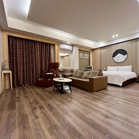 Cigar Motel ไถหนาน ภายนอก รูปภาพ